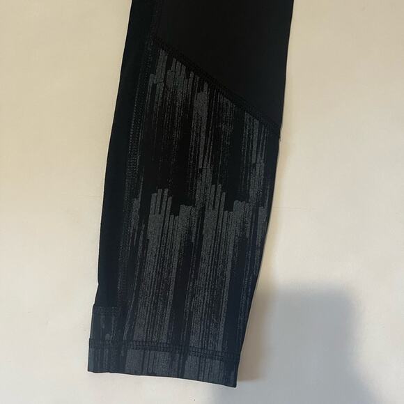 Lululemon All You Need Tights in Scratch Match Black, size 4 - Picture 3 of 5